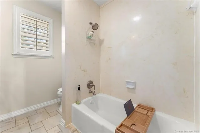 $325,000 | 915 Tanglewood Drive, Lake Charles, LA 70611