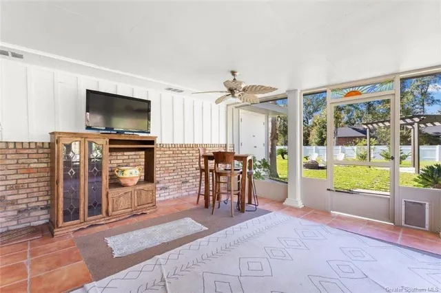 $325,000 | 915 Tanglewood Drive, Lake Charles, LA 70611