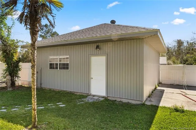 $325,000 | 915 Tanglewood Drive, Lake Charles, LA 70611