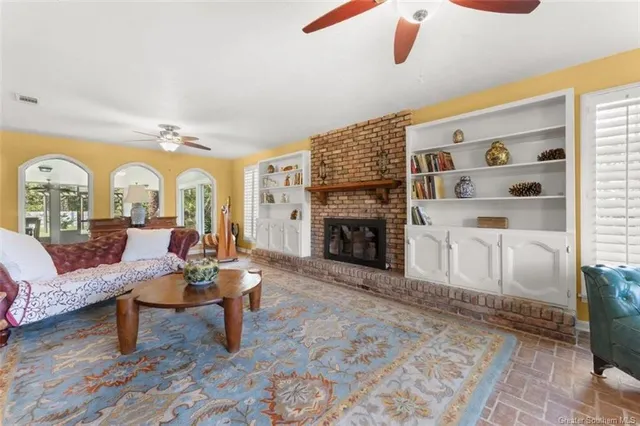 $325,000 | 915 Tanglewood Drive, Lake Charles, LA 70611