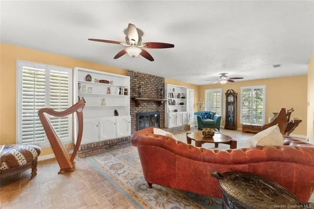 $325,000 | 915 Tanglewood Drive, Lake Charles, LA 70611