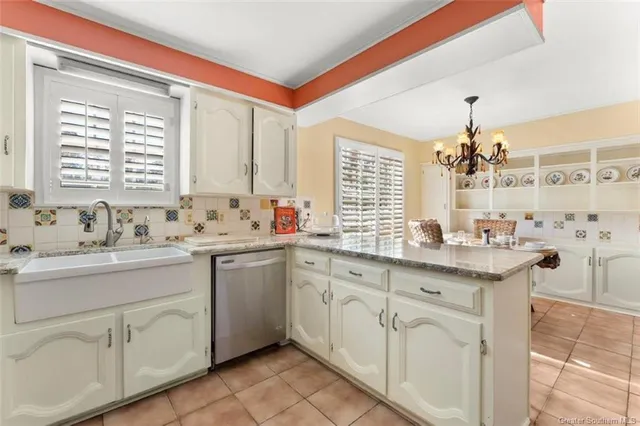 $325,000 | 915 Tanglewood Drive, Lake Charles, LA 70611