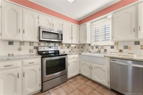 $325,000 | 915 Tanglewood Drive, Lake Charles, LA 70611