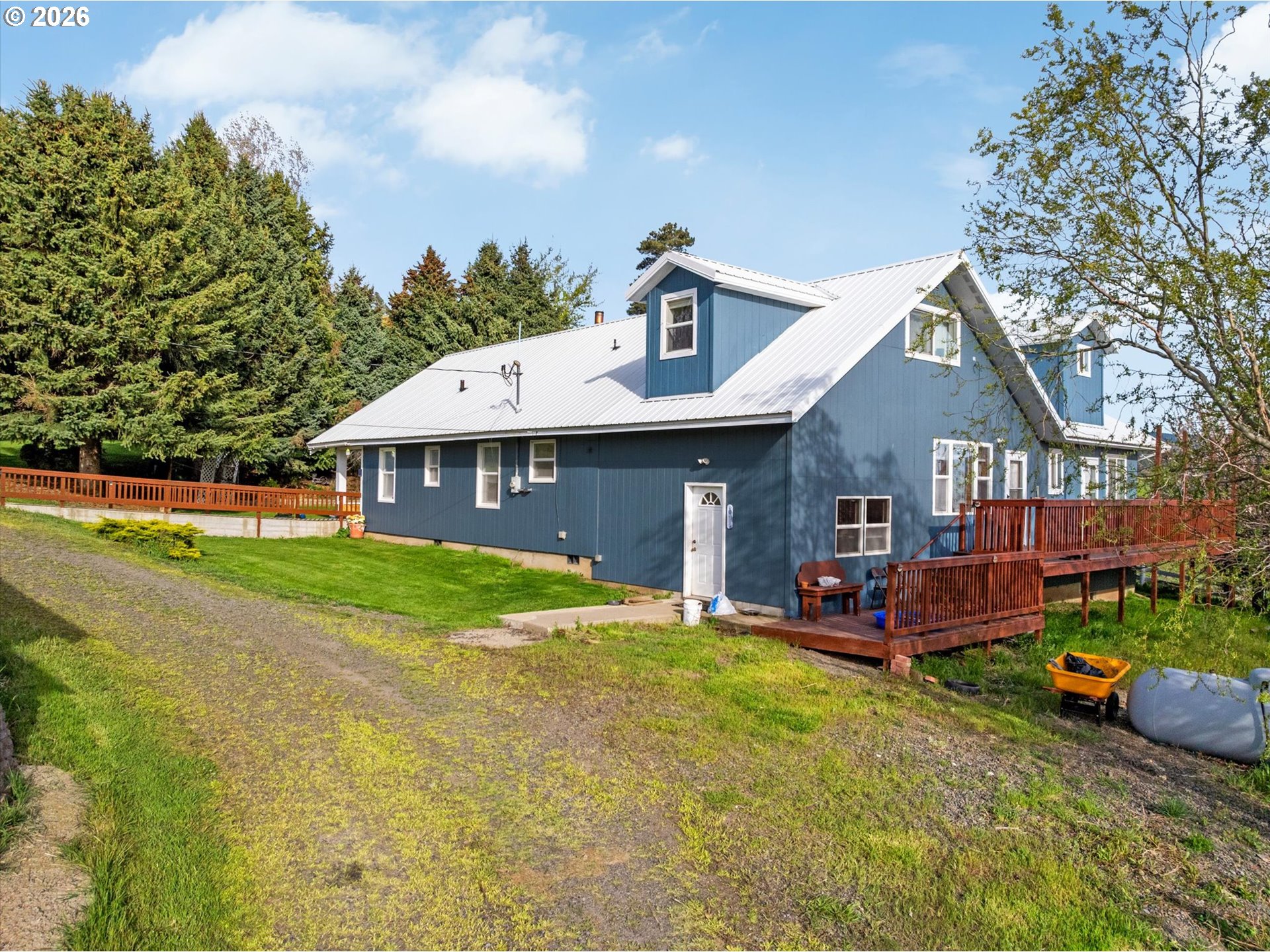 61938 High Valley Road Union, OR 97883 - Photo 23 of 46 a front view of a house with a yard and garage