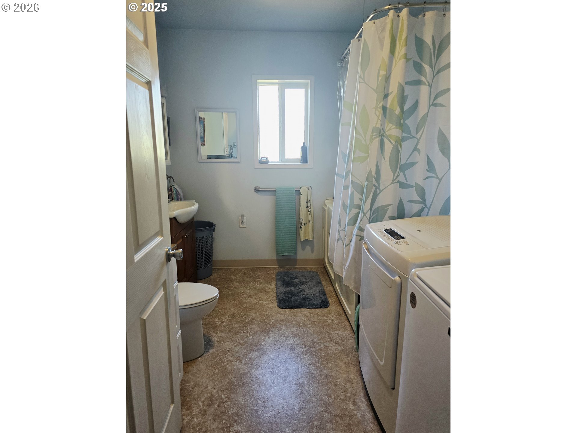61938 High Valley Road Union, OR 97883 - Photo 46 of 46 a room with a washer and dryer