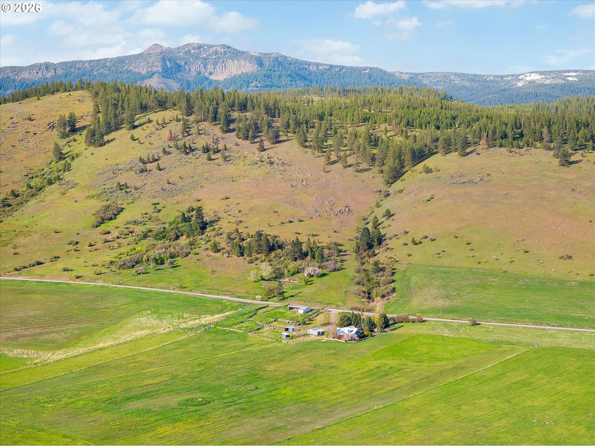 61938 High Valley Road Union, OR 97883 - Photo 10 of 46 a view of an ocean with a mountain