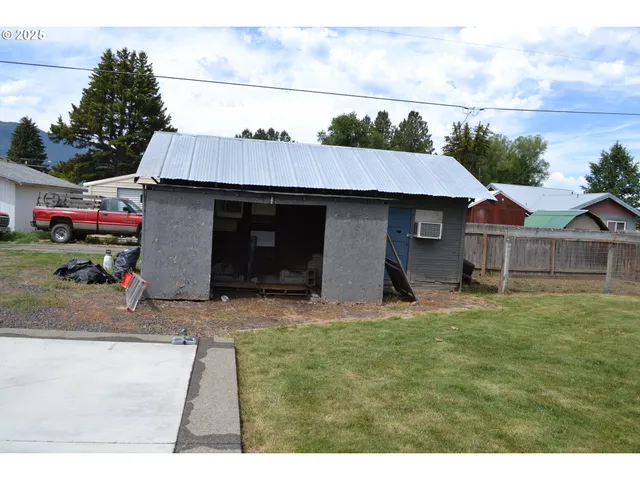 $240,000 | 604 Southwest 2nd Street, Enterprise, OR 97828