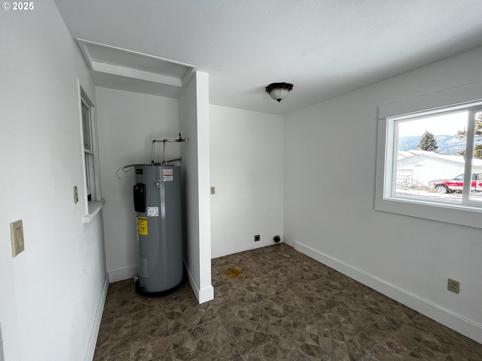 604 Southwest 2nd Street Enterprise, OR 97828 - Photo 10 of 20 Laundry