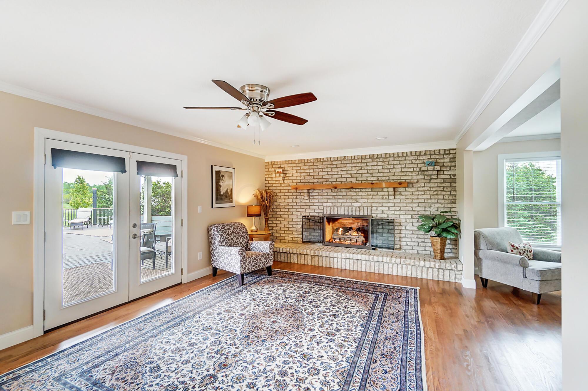 8205 Roberts Road Hilliard, OH 43026 - Photo 26 of 81 Living room