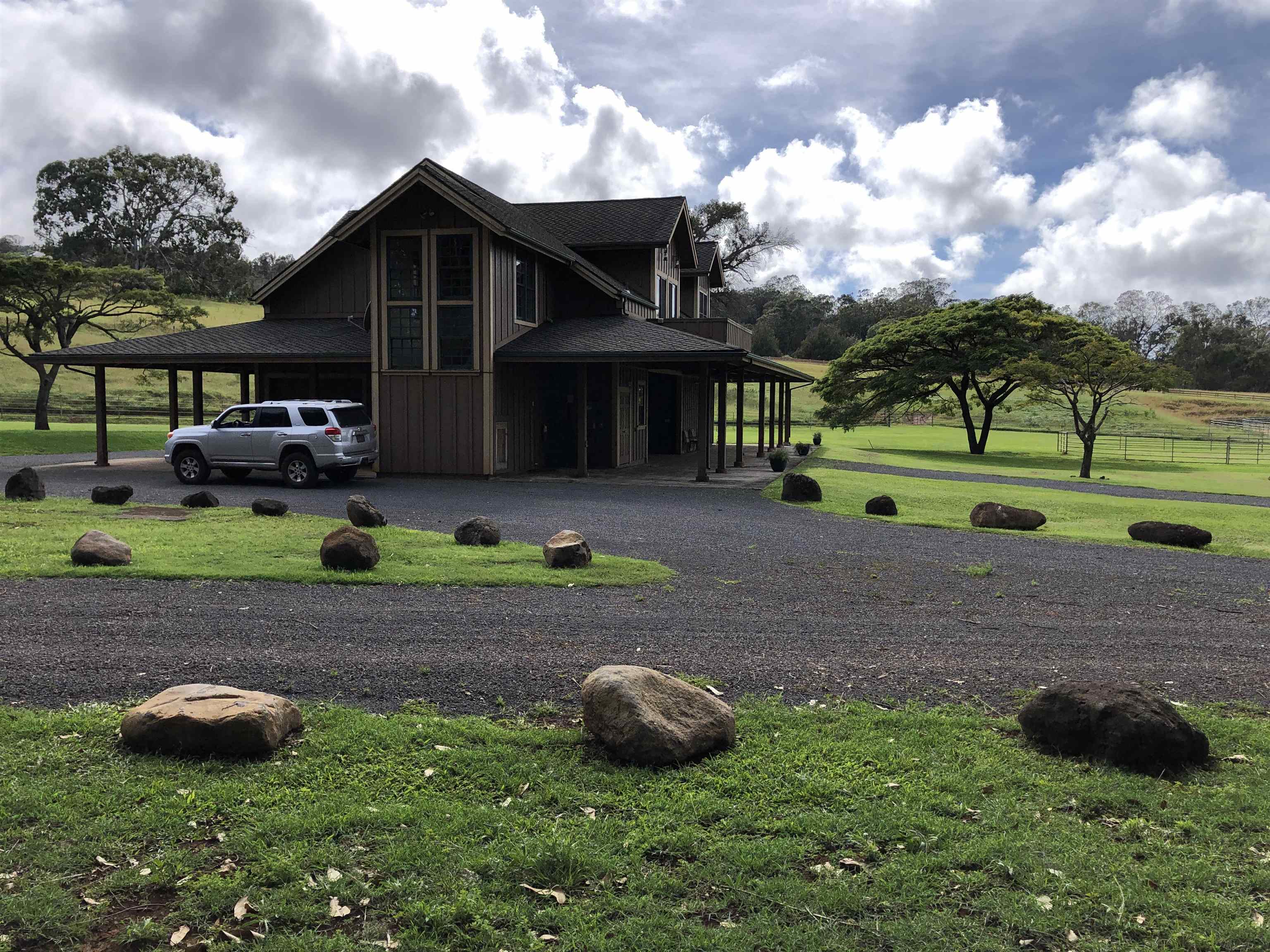 325 Waiahiwi Road Makawao, HI 96768 - Photo 4 of 30 a front view of a house with garden