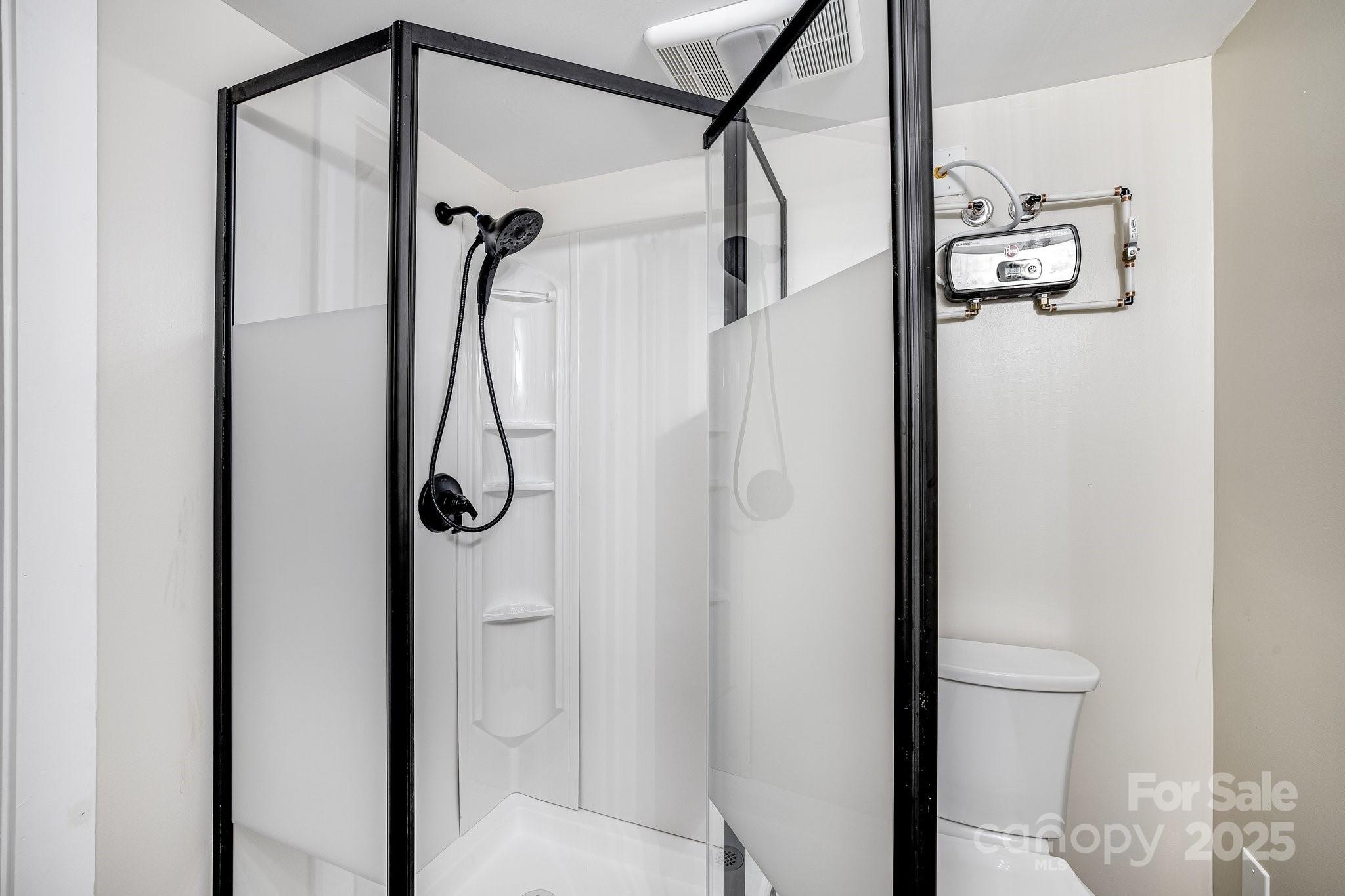 186 L Meece Road Rosman, NC 28772 - Photo 19 of 45 a bathroom with a shower