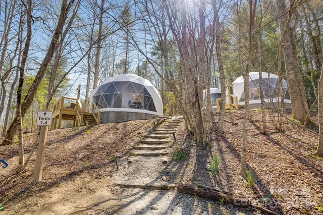 a view of entryway with a front door