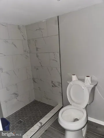 a bathroom with a toilet and a shower