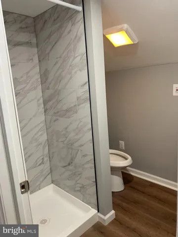 a bathroom with a toilet and a shower