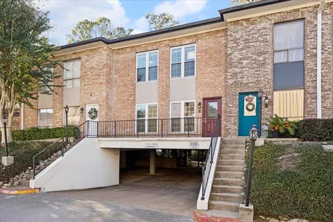 $295,000 | 1802 Stoney Brook Drive, Unit 102, Houston, TX 77063