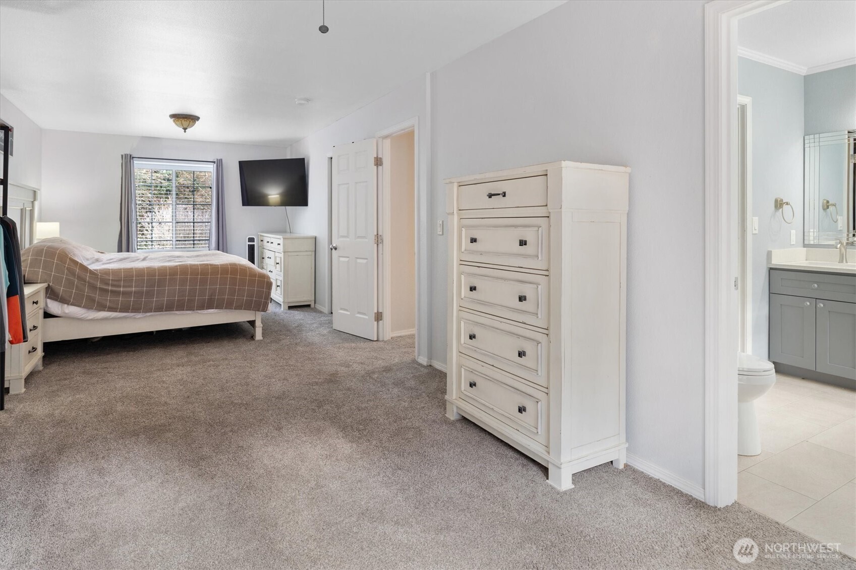 17018 45th Street East Lake Tapps, WA 98391 - Photo 18 of 40 a spacious bedroom with a bed and a couch