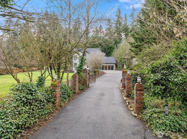 $900,000 | 17018 45th Street East, Lake Tapps, WA 98391
