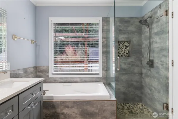 $900,000 | 17018 45th Street East, Lake Tapps, WA 98391