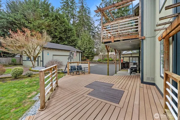$900,000 | 17018 45th Street East, Lake Tapps, WA 98391