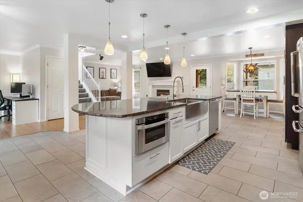 $900,000 | 17018 45th Street East, Lake Tapps, WA 98391