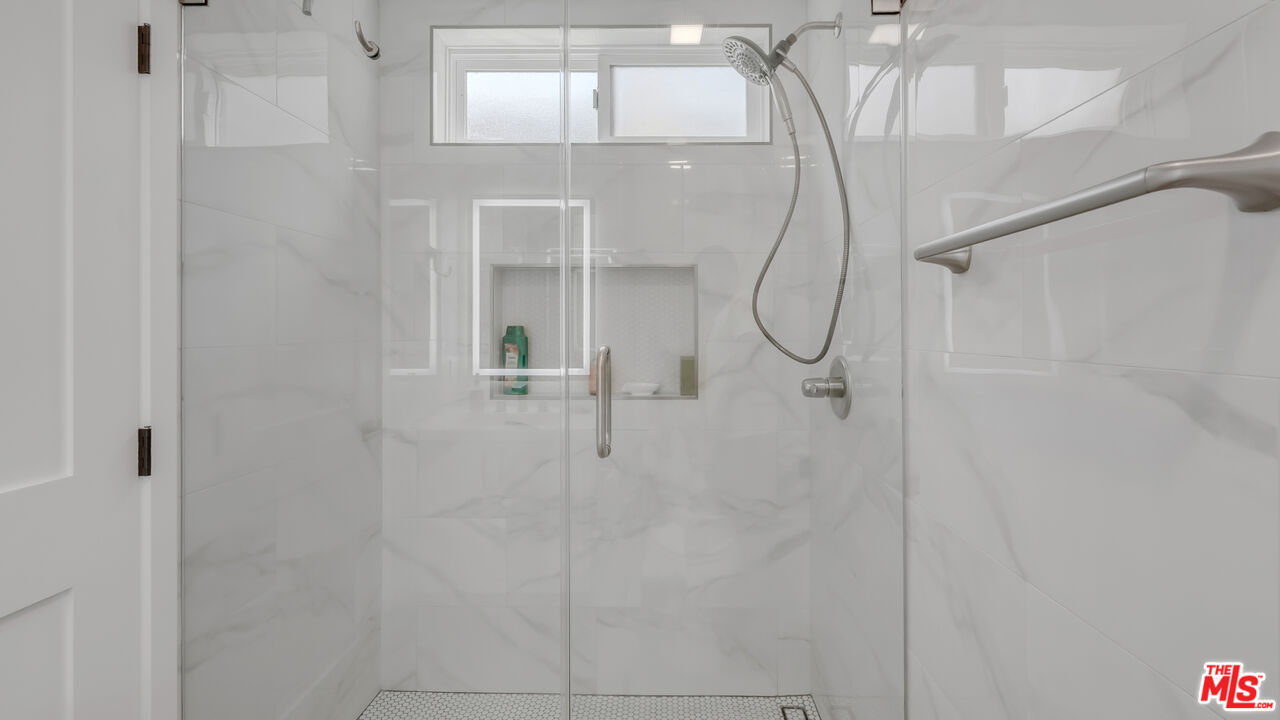 2121 Scott Road, Unit 206 Burbank, CA 91504 - Photo 19 of 39 Gallery Image 19