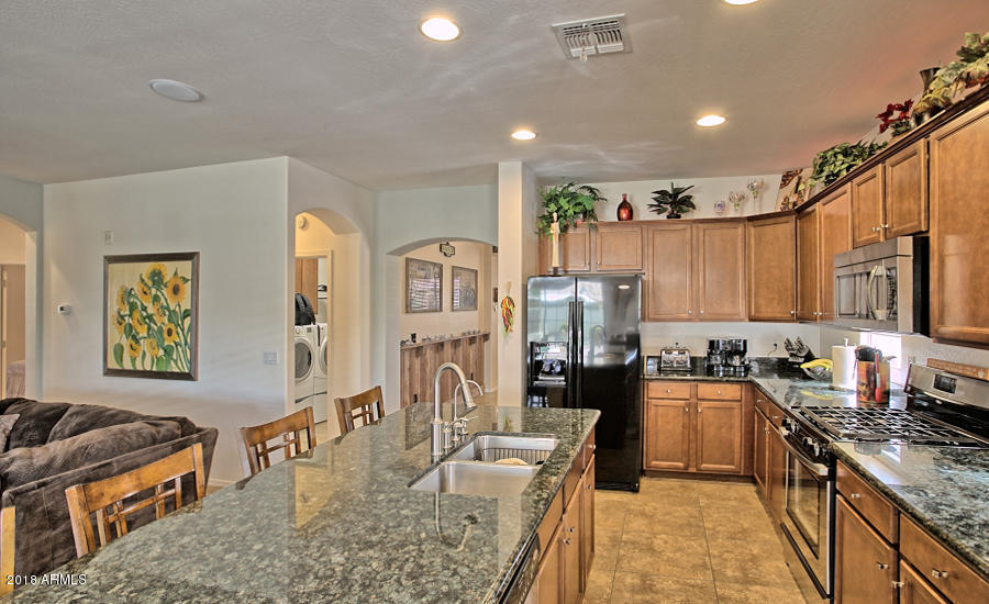 3071 East Ridgewood Lane Gilbert, AZ 85298 - Photo 5 of 24 Kitchen