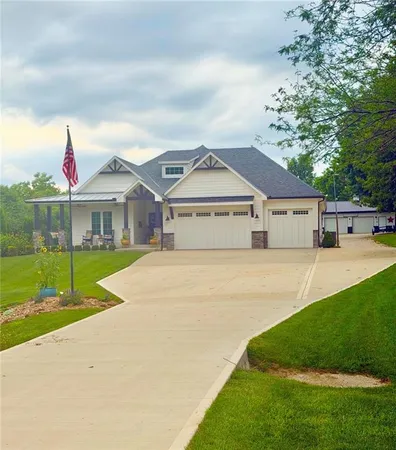 $690,000 | 184 Southwest 21st Road, Warrensburg, MO 64093