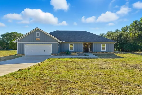 $400,000 | 125 Ruidoso Way, Mineral Wells, TX 76067