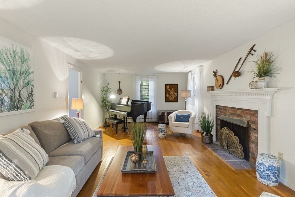 9 Perkins Circle Topsfield, MA 01983 - Photo 4 of 40