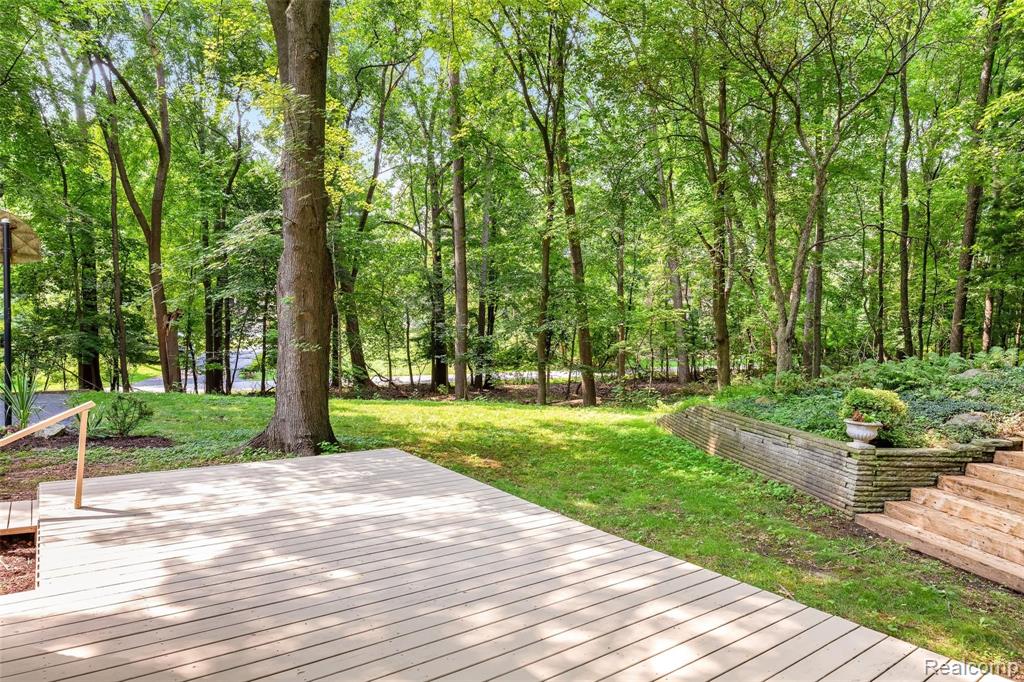 2504 New England Drive Rochester Hills, MI 48309 - Photo 16 of 47