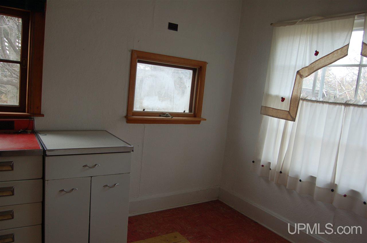 2005 West Ridge Street Marquette, MI 49855 - Photo 11 of 12