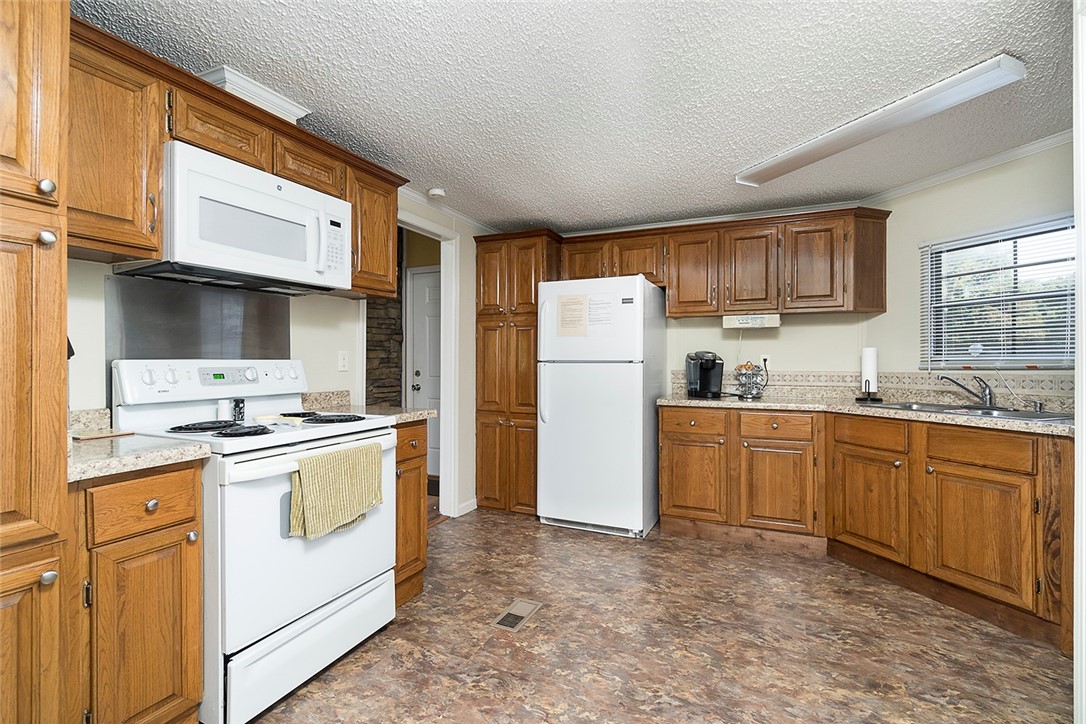 209 Clearwater Shores Road Fair Play, SC 29643 - Photo 11 of 33 Gallery Image 11