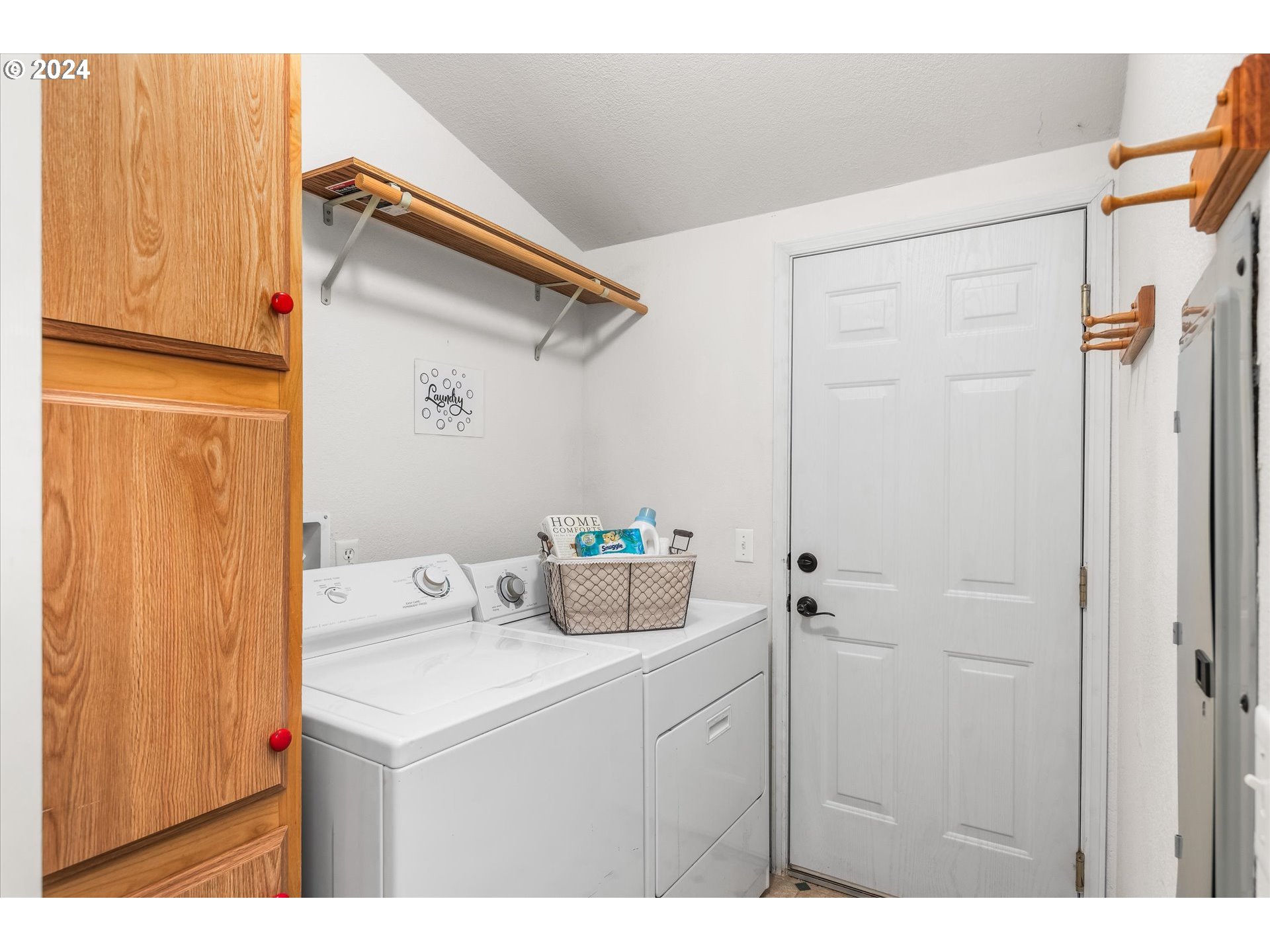 4055 Royal Avenue, Unit 142 Eugene, OR 97402 - Photo 17 of 26 Laundry