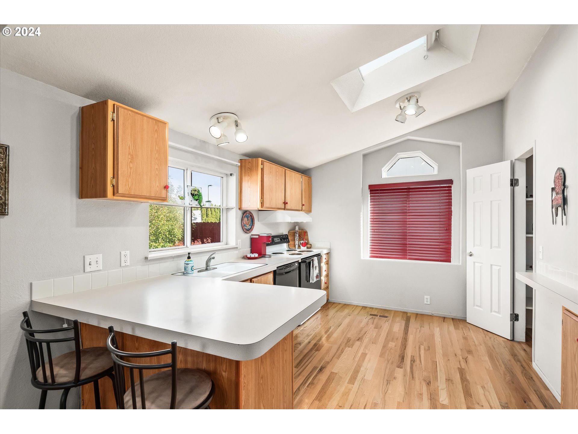 4055 Royal Avenue, Unit 142 Eugene, OR 97402 - Photo 7 of 26 Kitchen