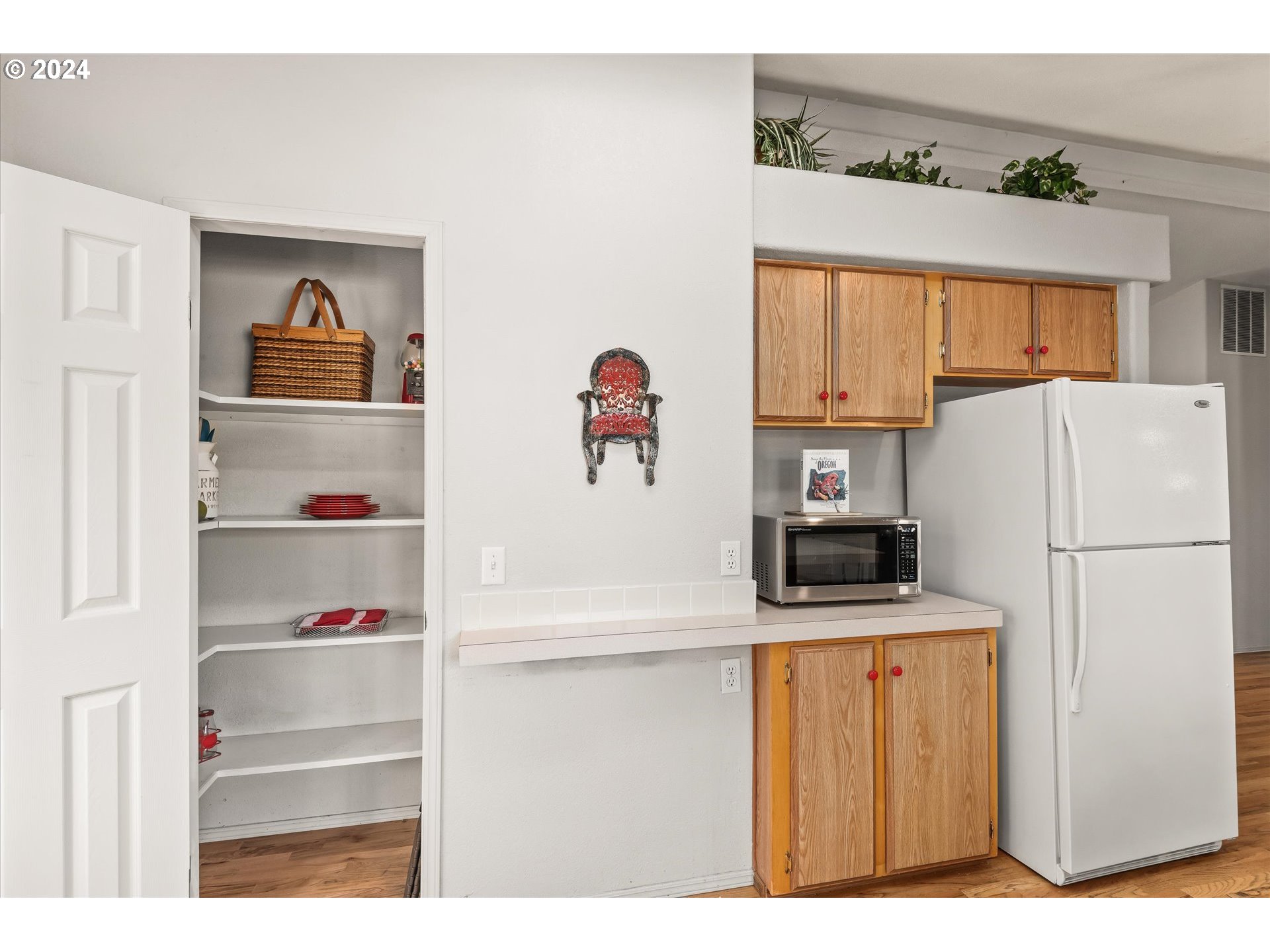 4055 Royal Avenue, Unit 142 Eugene, OR 97402 - Photo 9 of 26 Pantry