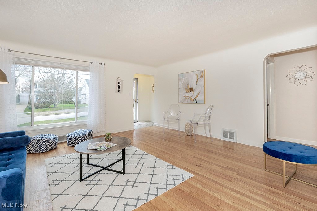 5963 Maplewood Road Cleveland, OH 44124 - Photo 6 of 36