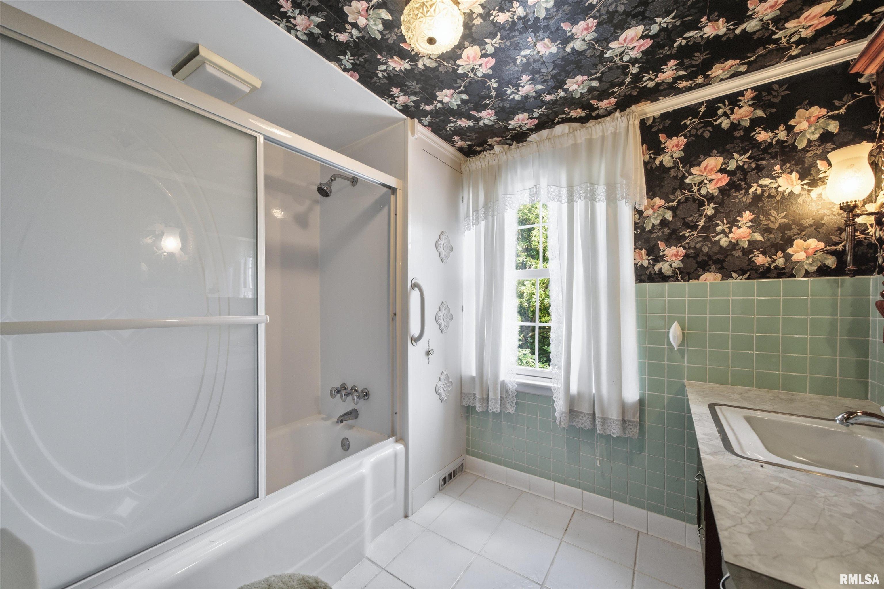 315 West Stonegate Road Peoria, IL 61614 - Photo 41 of 53 Gallery Image 41