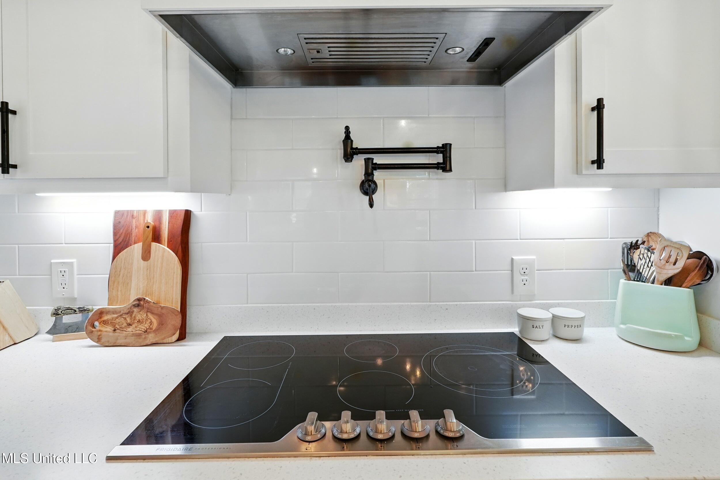 62 Treasure Point Carriere, MS 39426 - Photo 15 of 57 18_stove top and hood