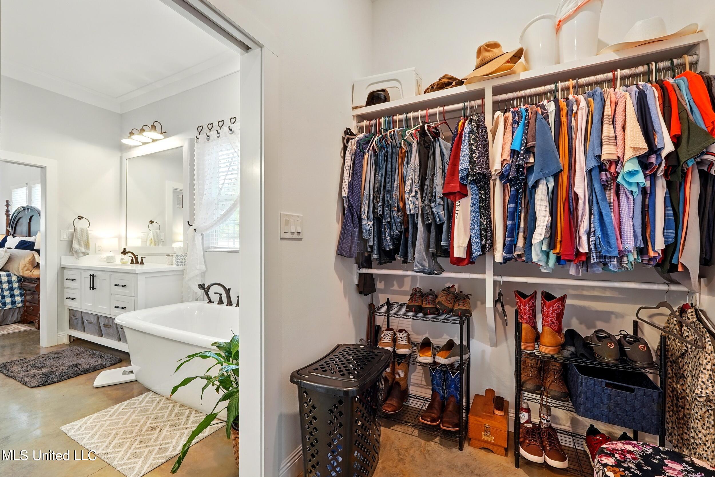 62 Treasure Point Carriere, MS 39426 - Photo 33 of 57 30_master closet 2