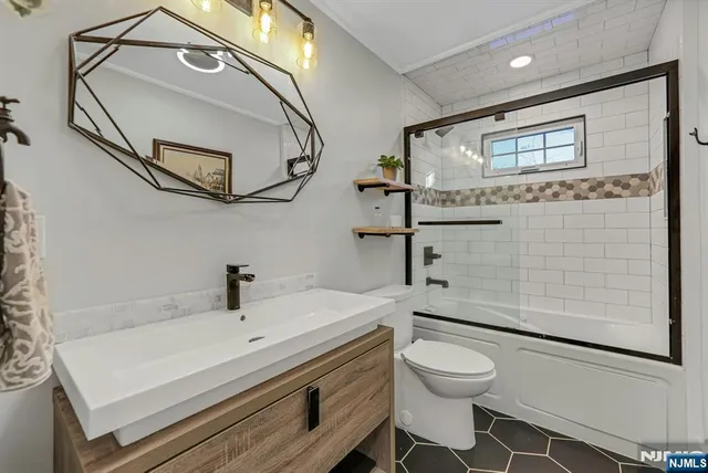 $999,000 | 30-06 Morlot Avenue, Fair Lawn, NJ 07410