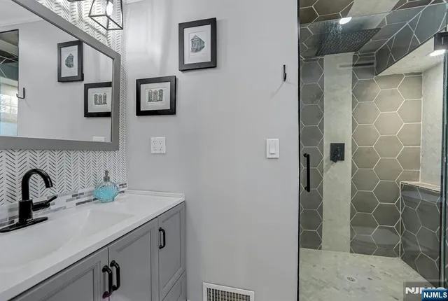 $999,000 | 30-06 Morlot Avenue, Fair Lawn, NJ 07410