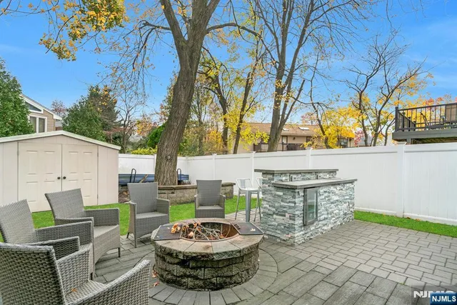 $999,000 | 30-06 Morlot Avenue, Fair Lawn, NJ 07410