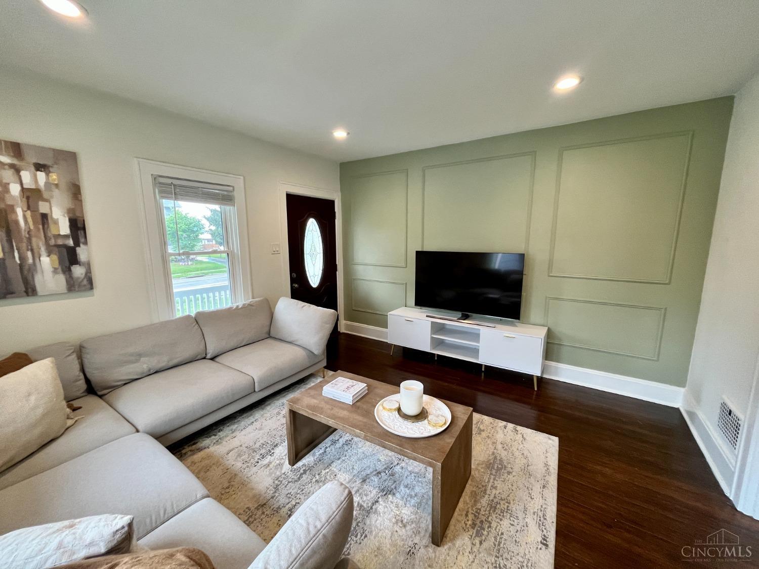 3722 Watterson Road Fairfax, OH 45227 - Photo 3 of 18