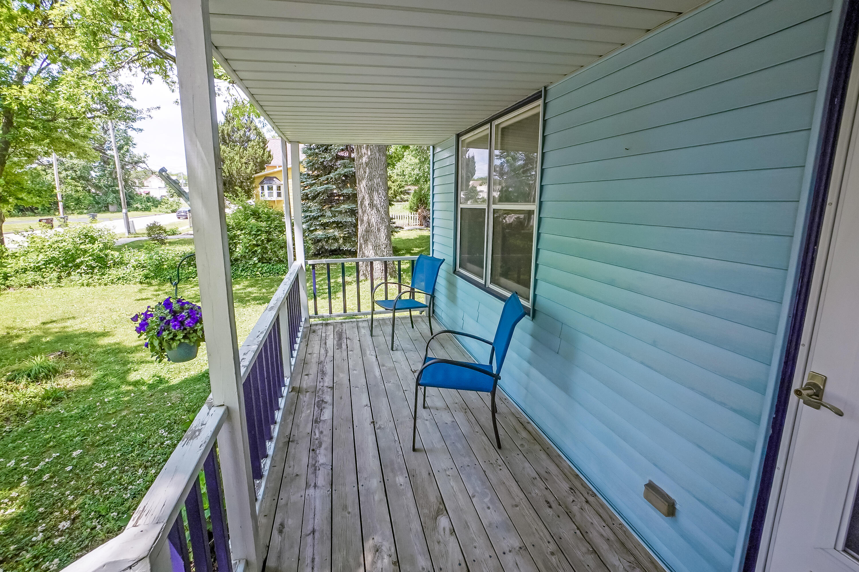 224 Plank Road Mukwonago, WI 53149 - Photo 4 of 30 Front Porch