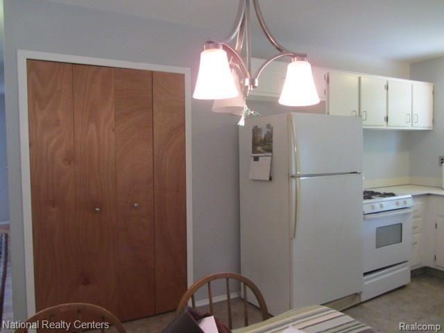 30045 Rambling Road Southfield, MI 48076 - Photo 9 of 25