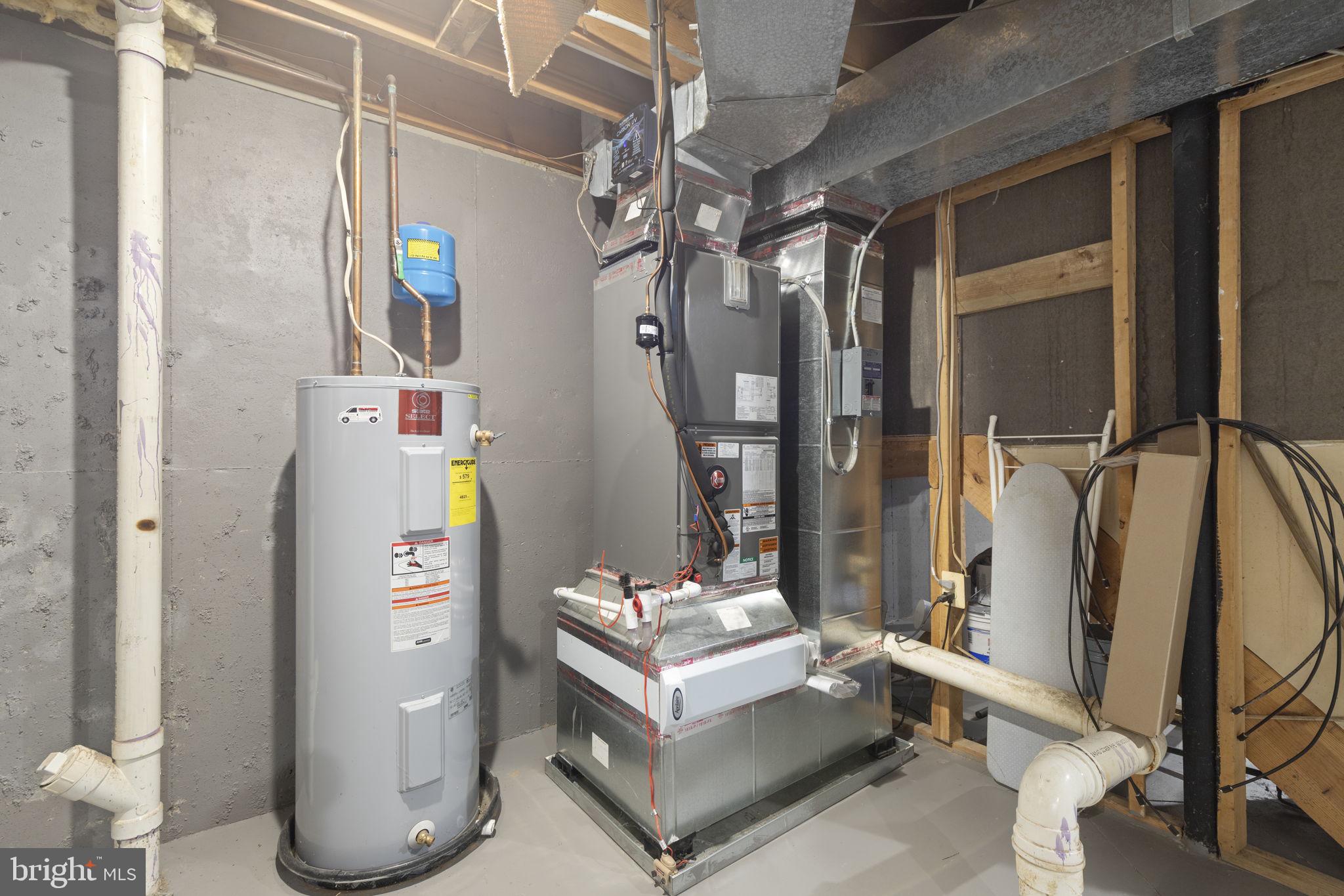 126 Gentlebrook Road Owings Mills, MD 21117 - Photo 24 of 30 a living room with patio furniture and a mirror