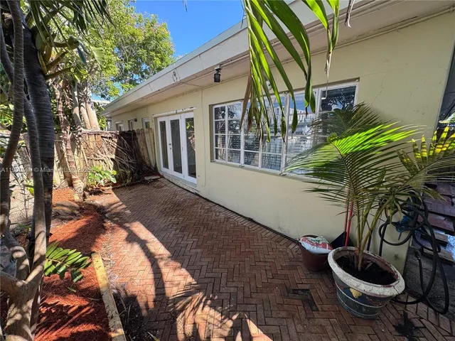 $2,050 | 8300 Byron Avenue, Unit 5, Miami Beach, FL 33141