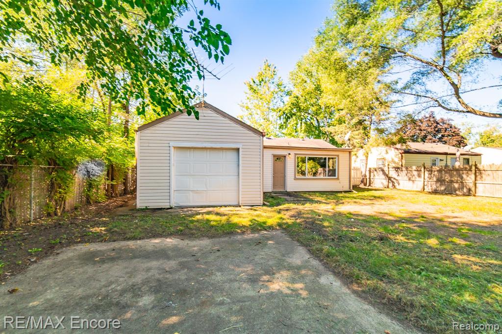 435 Rivard Boulevard Waterford, MI 48327 - Photo 29 of 37