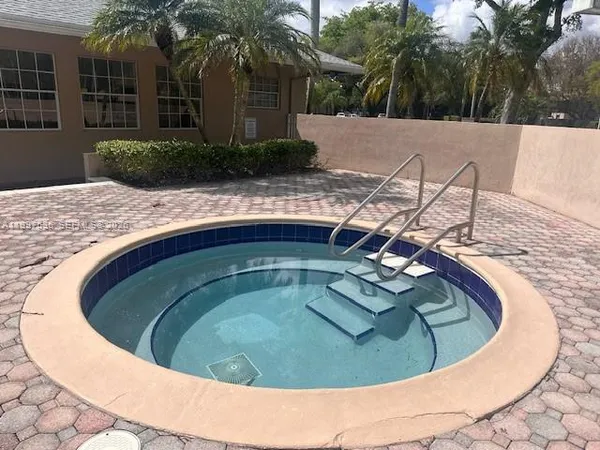 $1,800 | 1851 Northwest 96th Terrace, Unit 6F, Pembroke Pines, FL 33024