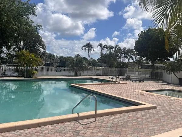 $1,800 | 1851 Northwest 96th Terrace, Unit 6F, Pembroke Pines, FL 33024